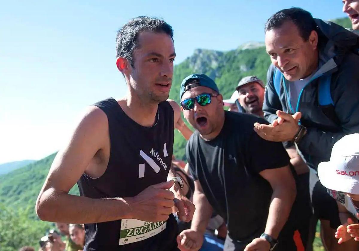 Kilian Jornet, en la Zegama - Aizkorri de 2022, donde ganó y estableció el récord de la prueba.