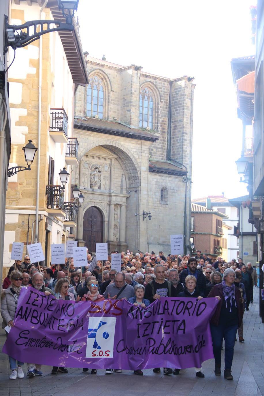 La protesta en Errenteria por Iztieta, en imágenes