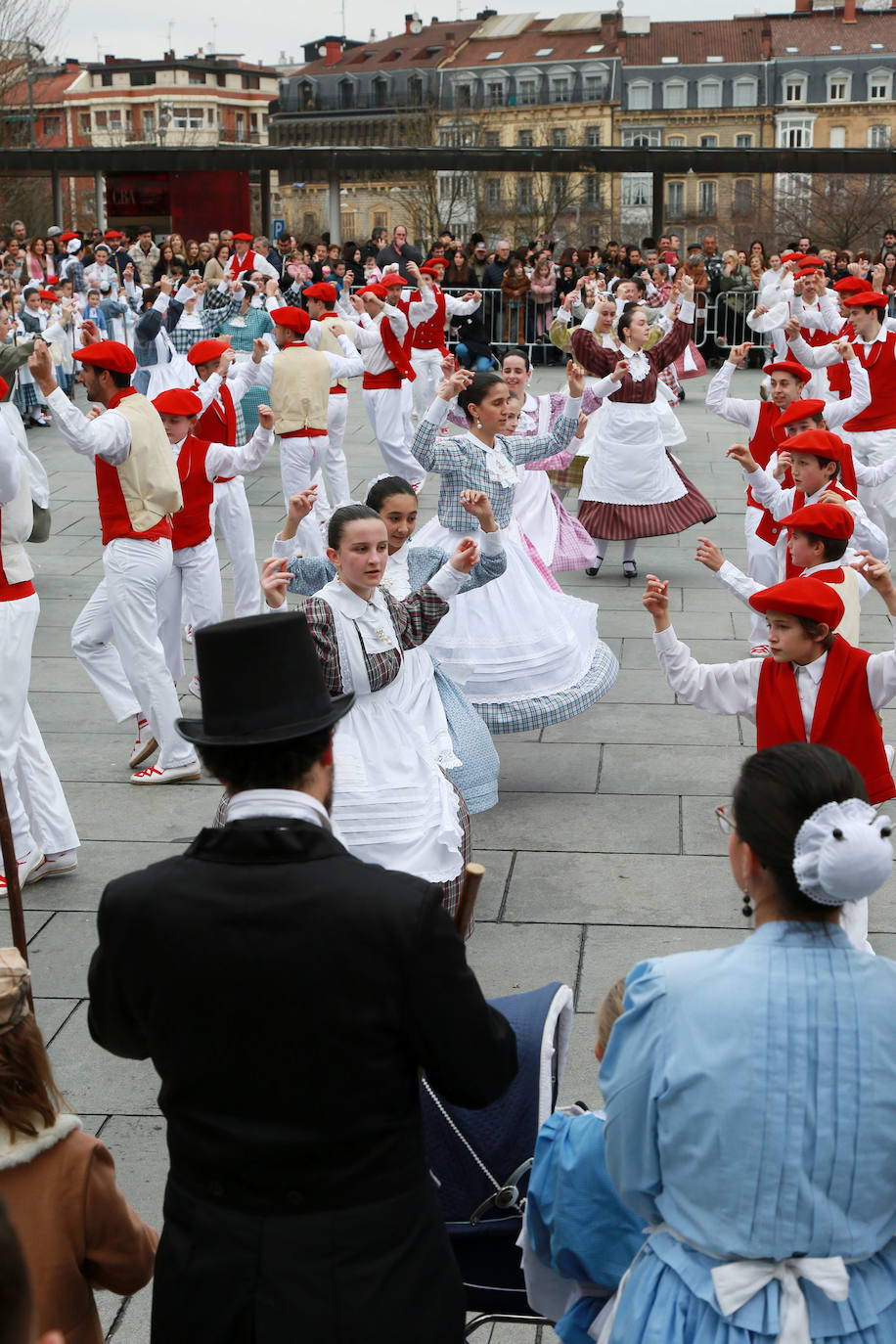 Las mejores imágenes del desfile de Iñude eta Artzainak en Irun