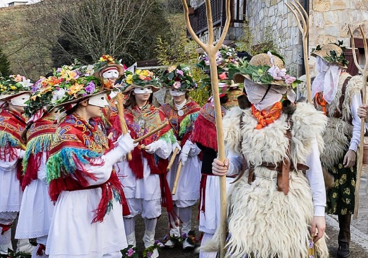 Las koko dantzak transcurrieron este año por el barrio de Aginaga.
