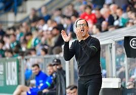 El entrenador armero Joseba Etxeberria