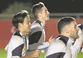 Kubo, Pacheco y Galán, en el entrenamiento de este domingo en Mallorca.
