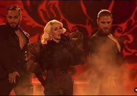 Iosu Martínez, a la derecha de la imagen, durante la actuación de Nebulosa en Benidorm Fest