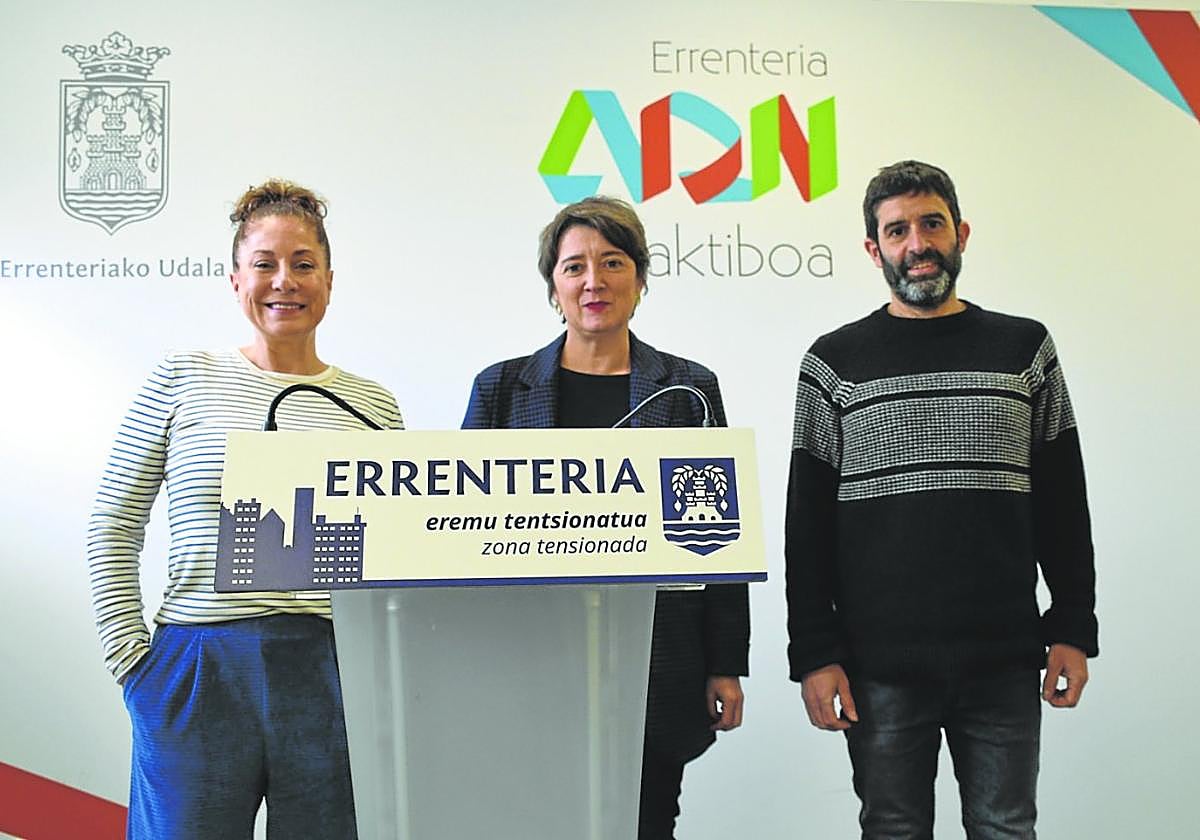 Gartzia, Otaegi y Del Amo, en la rueda de prensa de ayer en la Sala Reina.