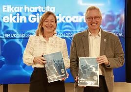 Eider Mendoza y José Ignacio Asensio en la presentación del Plan Estratégico de Gipuzkoa.
