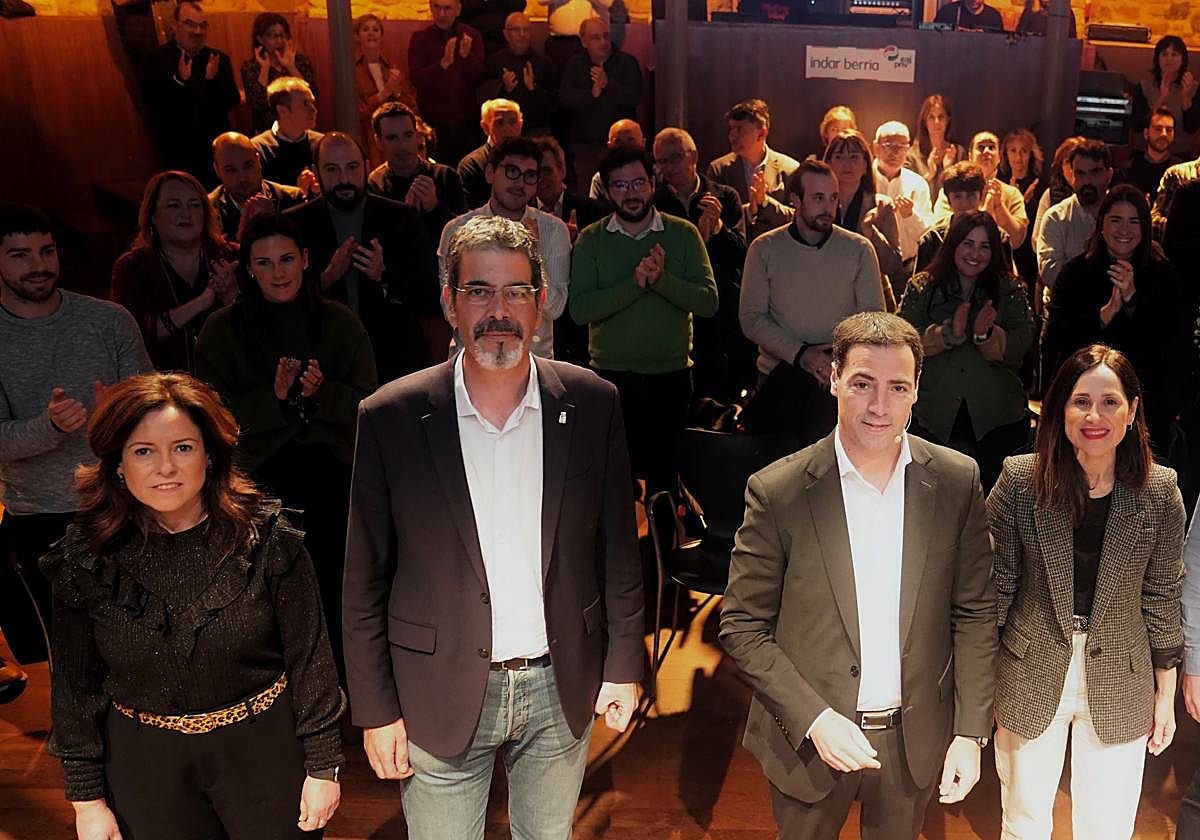Imanol Pradales celebró un acto en el teatro Victoria Eugenia junto a dirigentes jeltzales.