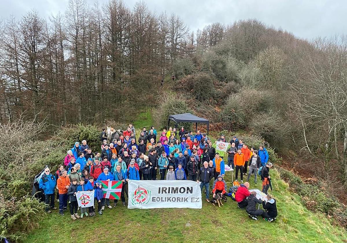 Concentración celebrada en Irimo contra el proyecto del parque eólico de Trekutz el pasado mes de enero.