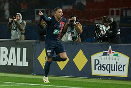 Kylian Mbappé celebra su tanto ante el Brest