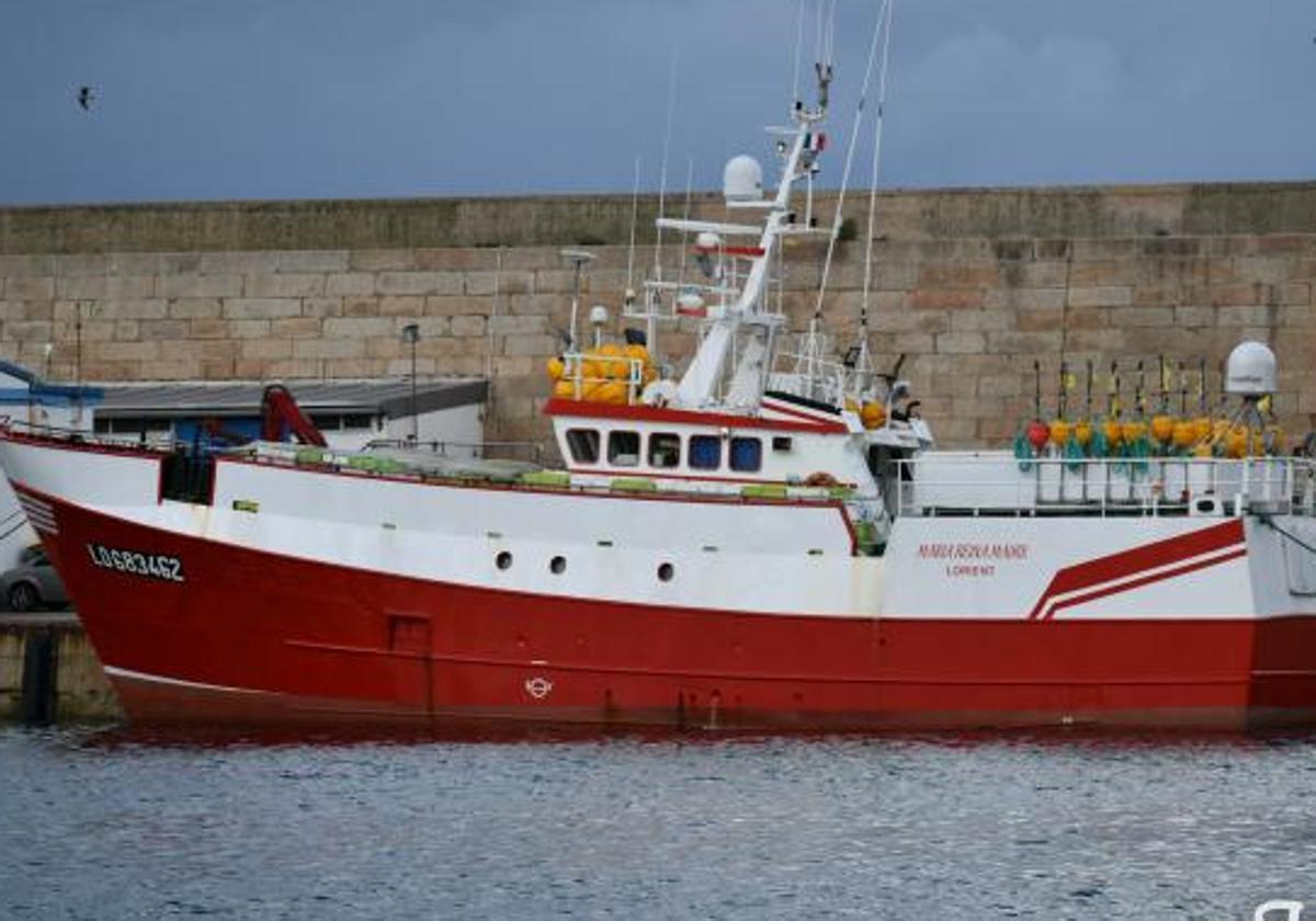 El barco 'María Reina Madre', atracado en un puerto.