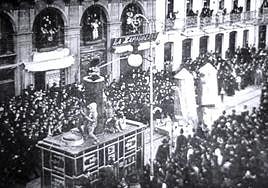 Comparsa de Cocineros y Cafeteros por la calle Hernani.