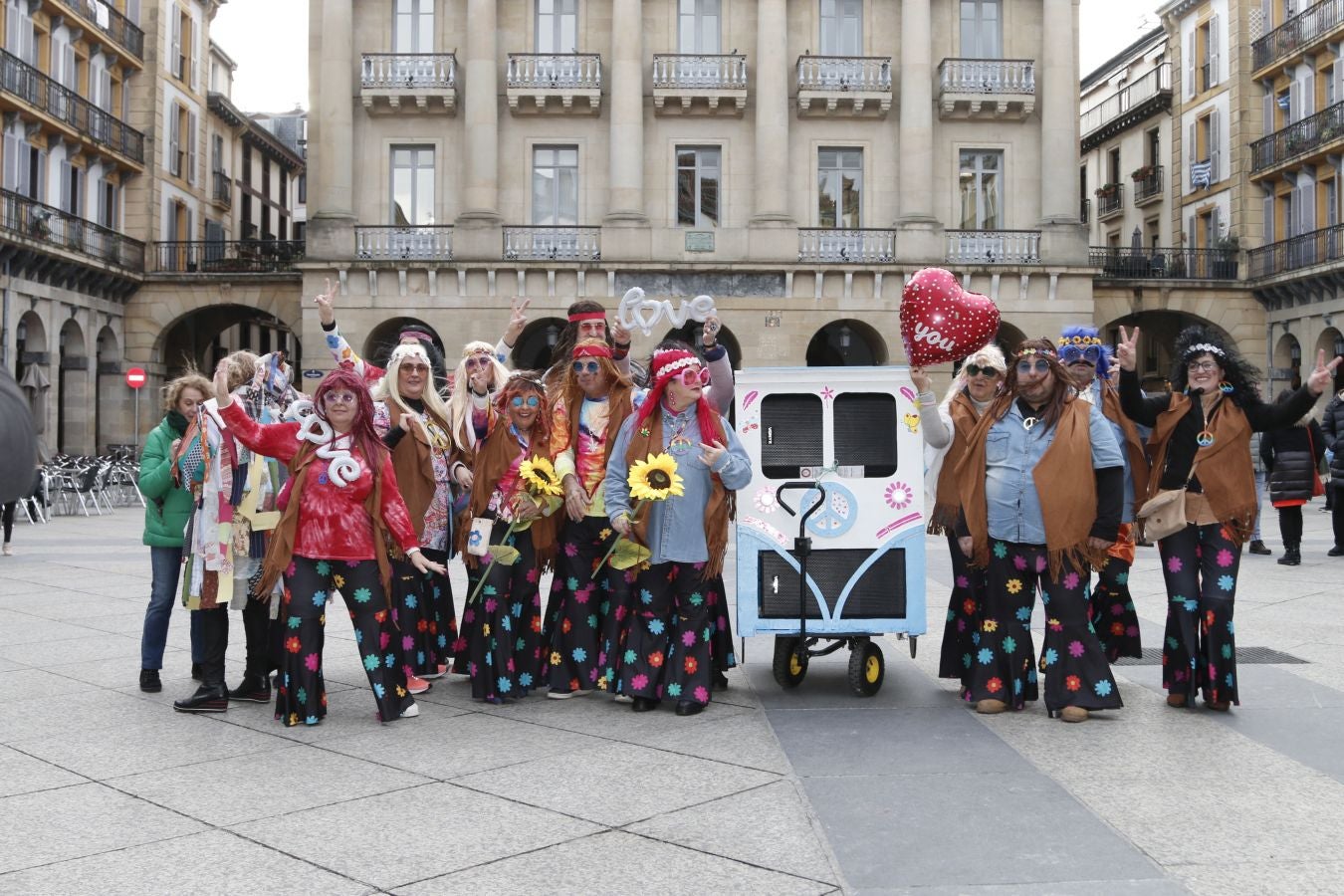 Los donostiarras se echan a la calle con el carnaval
