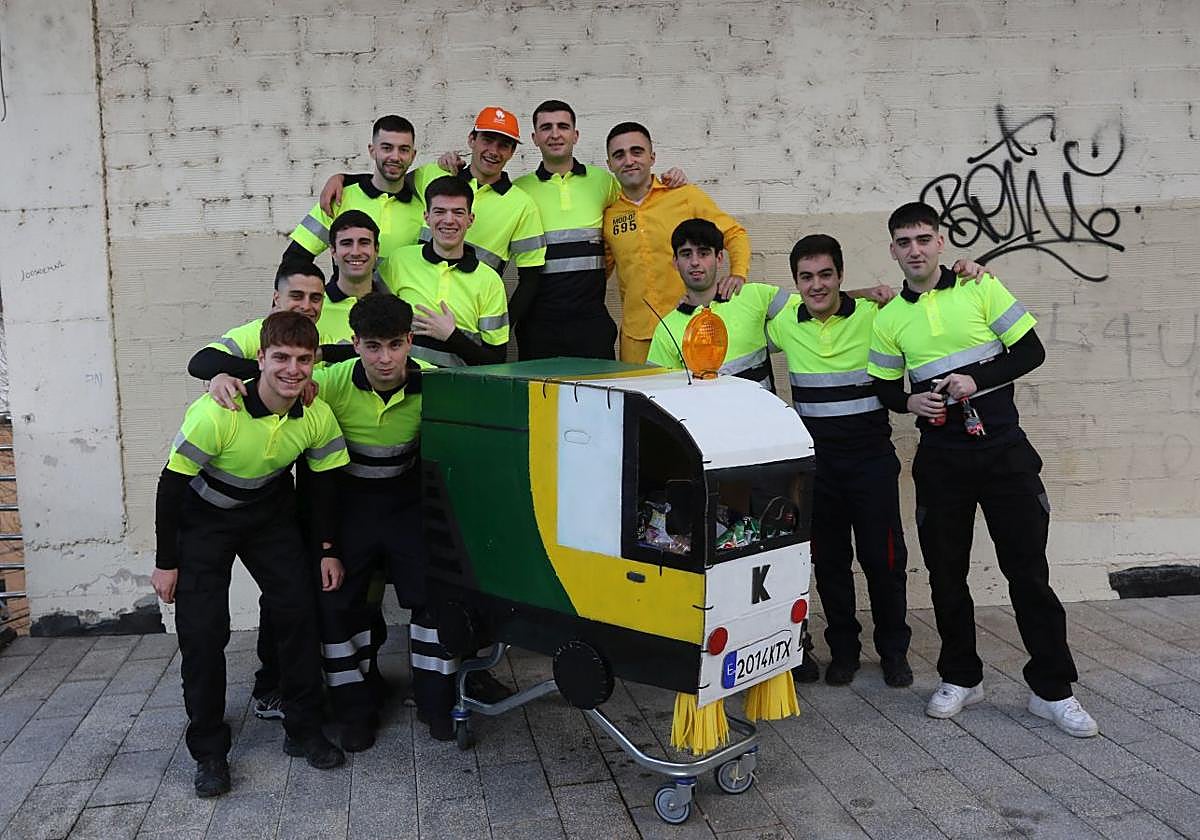 El color del carnaval impregna la localidad de Elgoibar