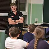 Cuando a tu amiga le ofrecen dinero por enviar fotos desnuda