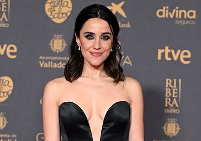 Macarena García con un semirecogido