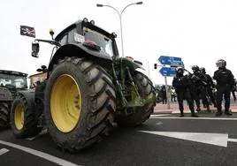 Agricultores protestan en Pamplona.