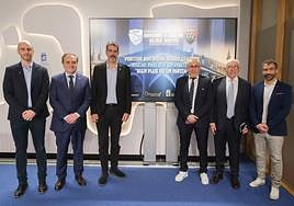 Erremundeguy, Aperribay, Goia, Tayeb y Etchegaray, ayer en el Ayuntamiento de Donostia.