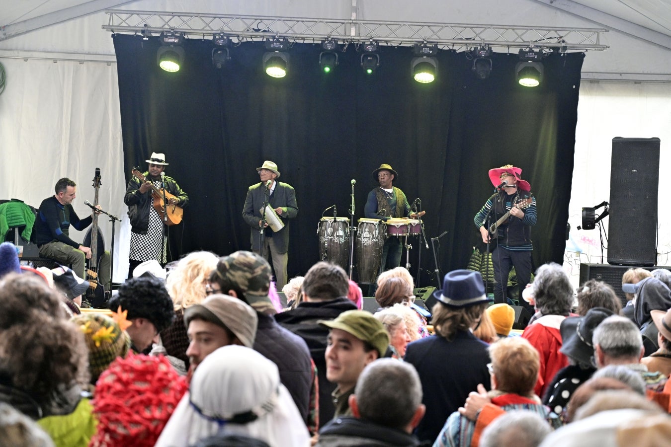 La imaginación gana a la lluvia y al viento en Tolosa