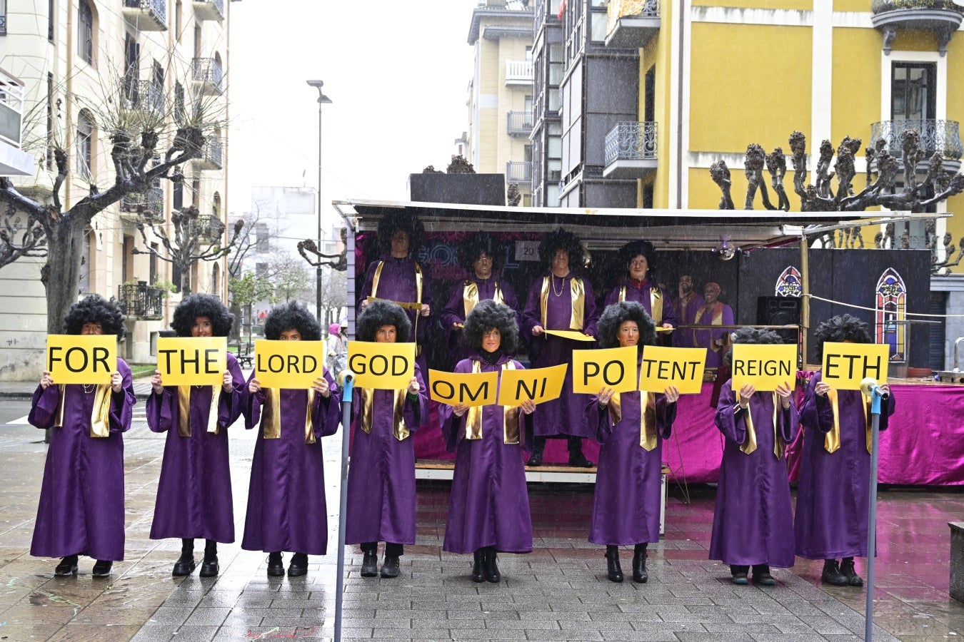 La imaginación gana a la lluvia y al viento en Tolosa