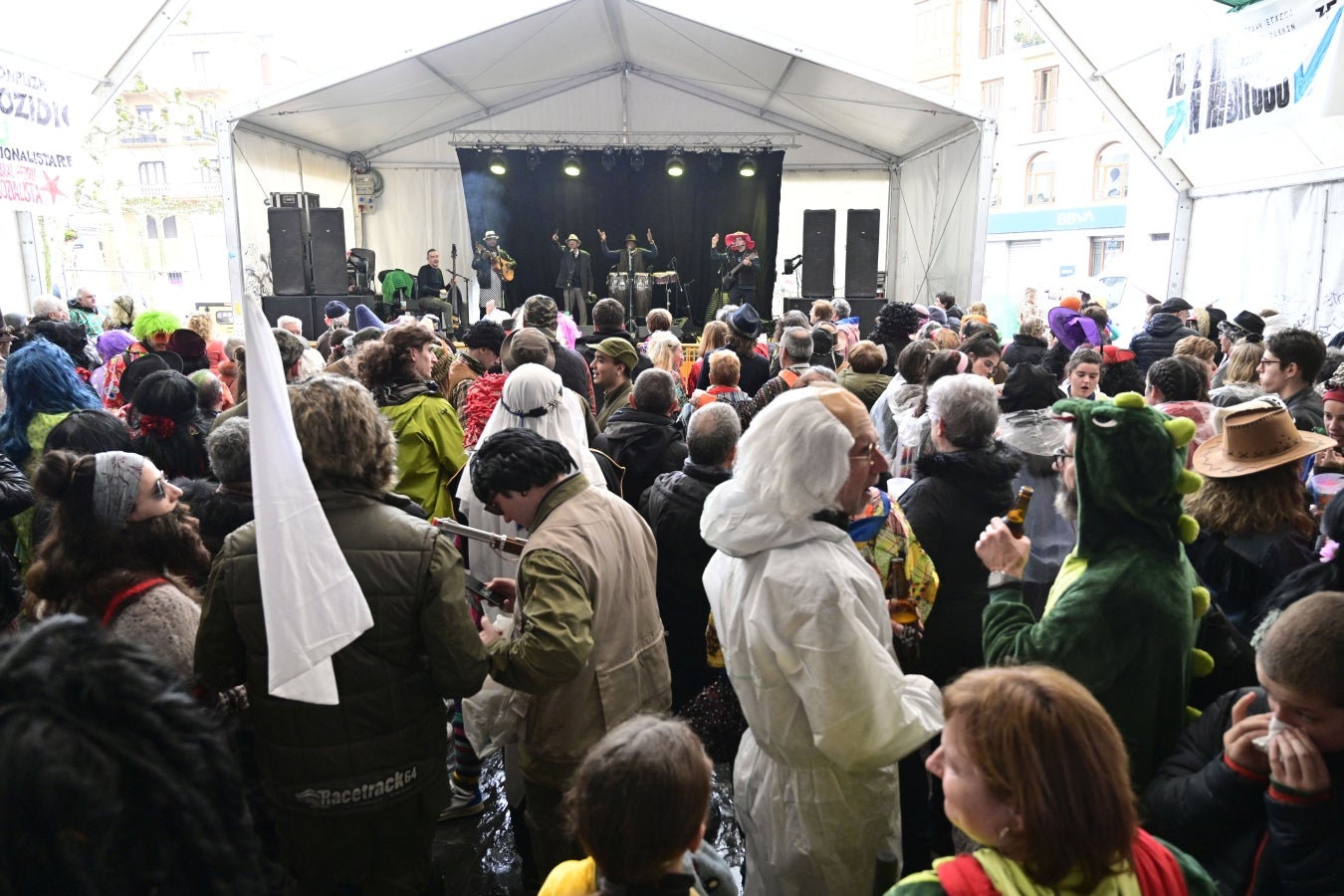 La imaginación gana a la lluvia y al viento en Tolosa