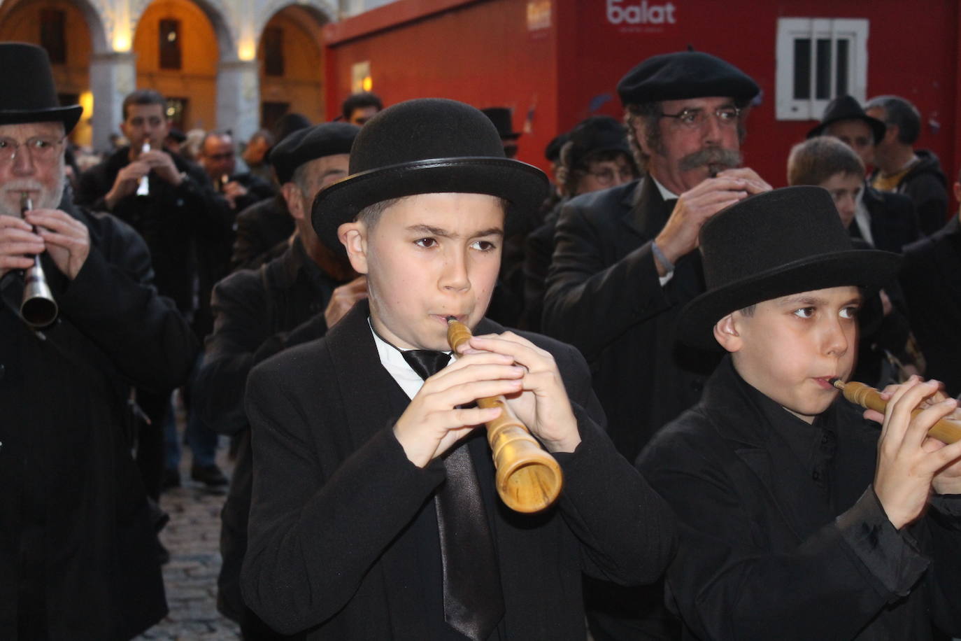 Y la sardina ardió en la Plaza