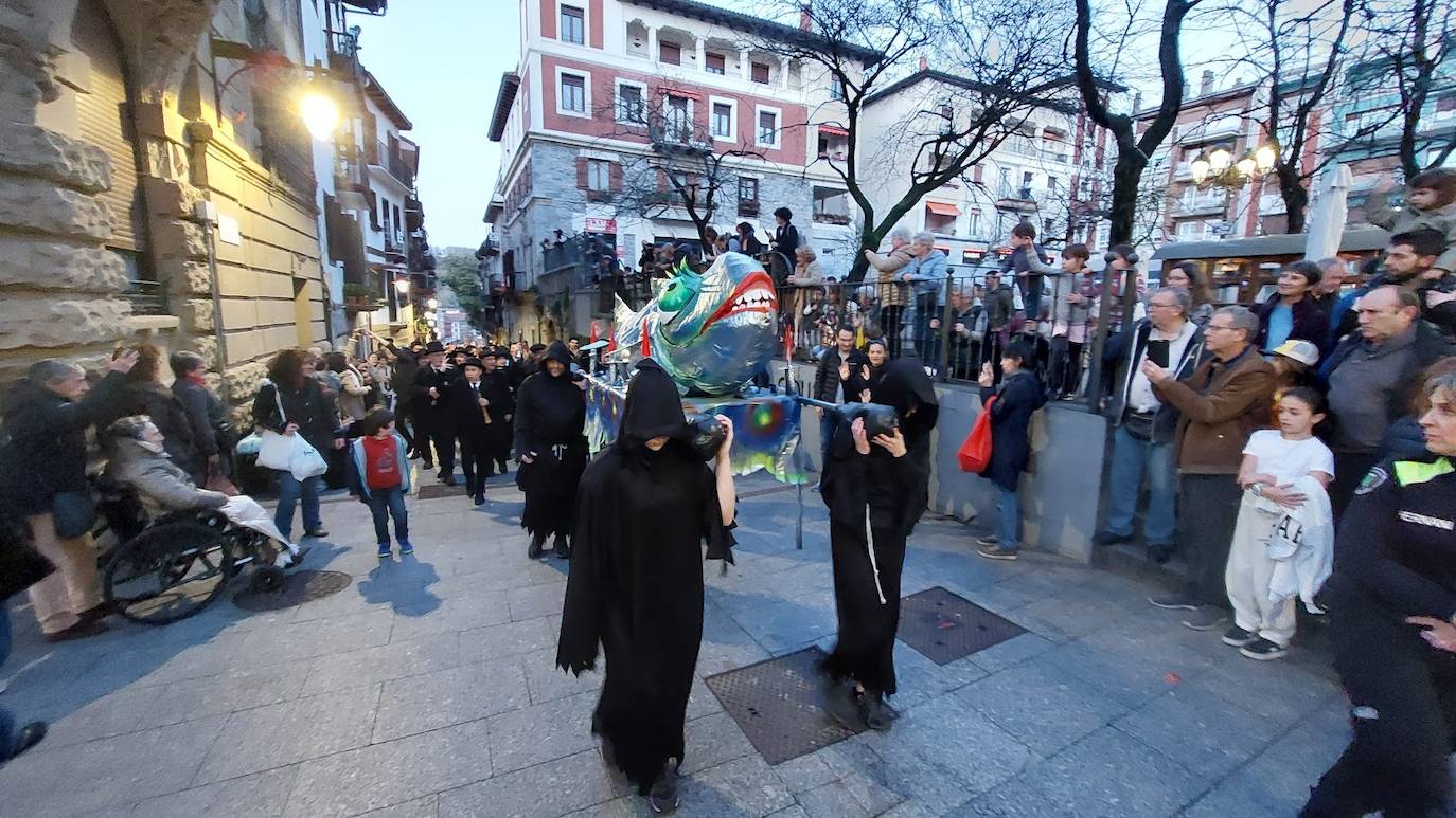 Y la sardina ardió en la Plaza