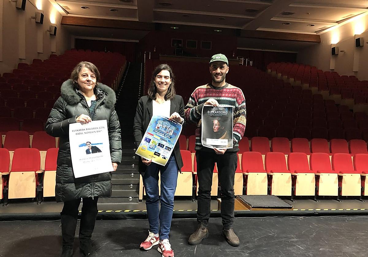 Nuria Alzaga, Euskara ordezkaria, Josebe Araña eta Iñigo Gaiton Euskara arloko teknikoekin.