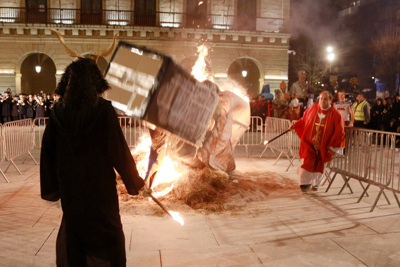 El entierro de la sardina de Irun, en imágenes