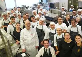 Pedro Subijana y su equipo en la celebración por la renovación de sus tres estrellas Michelin el pasado noviembre.