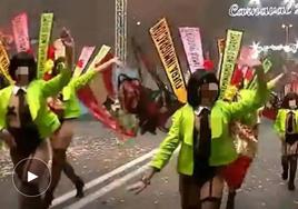 Un momento del desfile de la compañía 'Osadía' en Torrevieja.