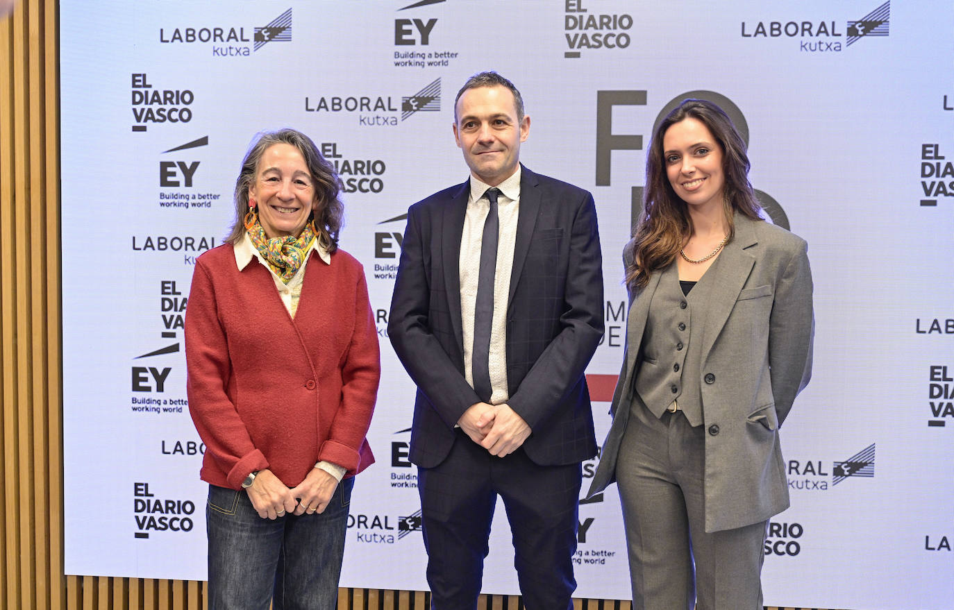 Marisol Garmendia, delegada de Economía, Empleo Local y Ecología del Ayuntamiento de San Sebastián; Gaizka Iriarte, director de Marketing de Gureak, y Laura Mendizabal, directora de Relaciones Externas de Mercadona.