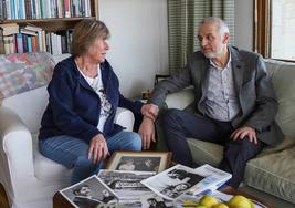 Barbara Dührkop y Richard Casas, durante la charla en el salón de su casa, la misma donde fue asesinado Enrique Casas hace 40 años.