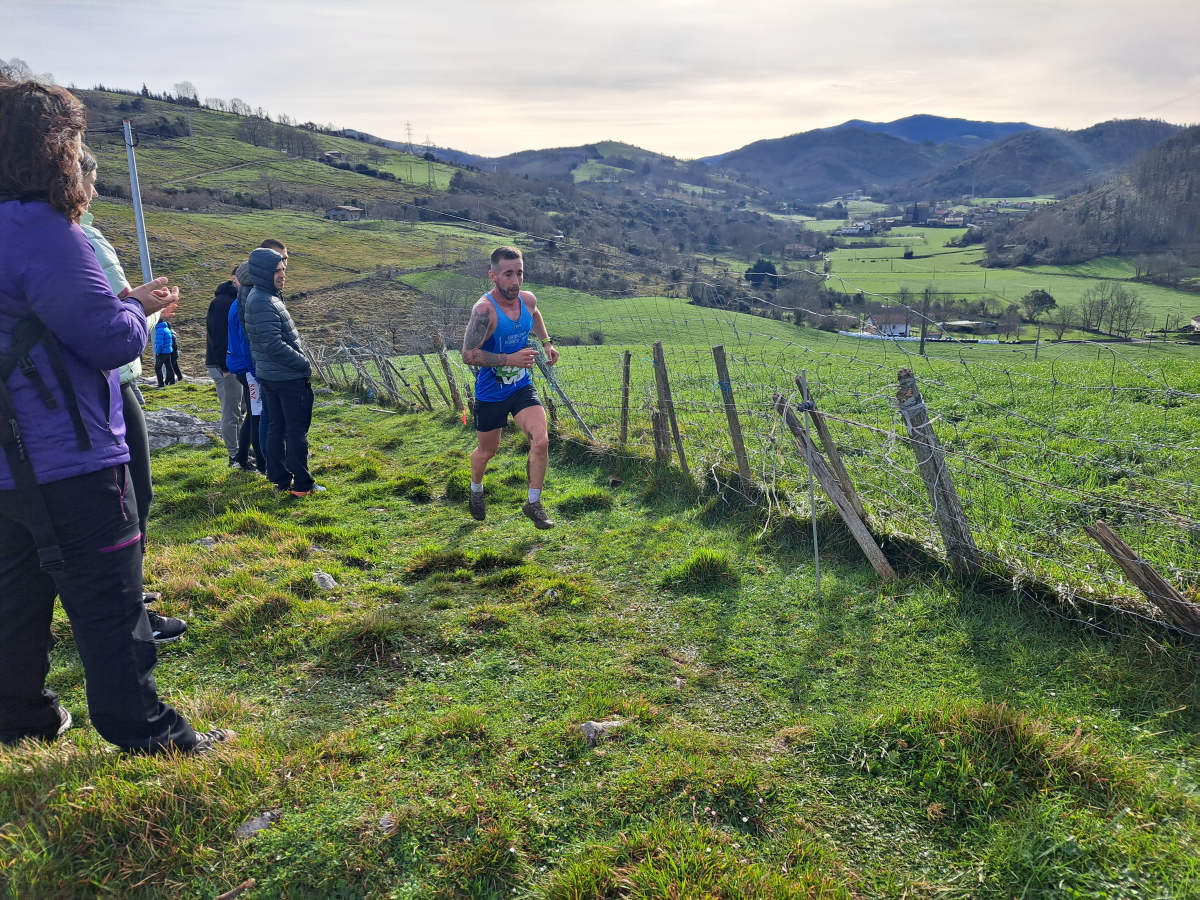 Ibai Angulo eta Ainara Urrutia izan dira azkarrenak Artzei bidea proban