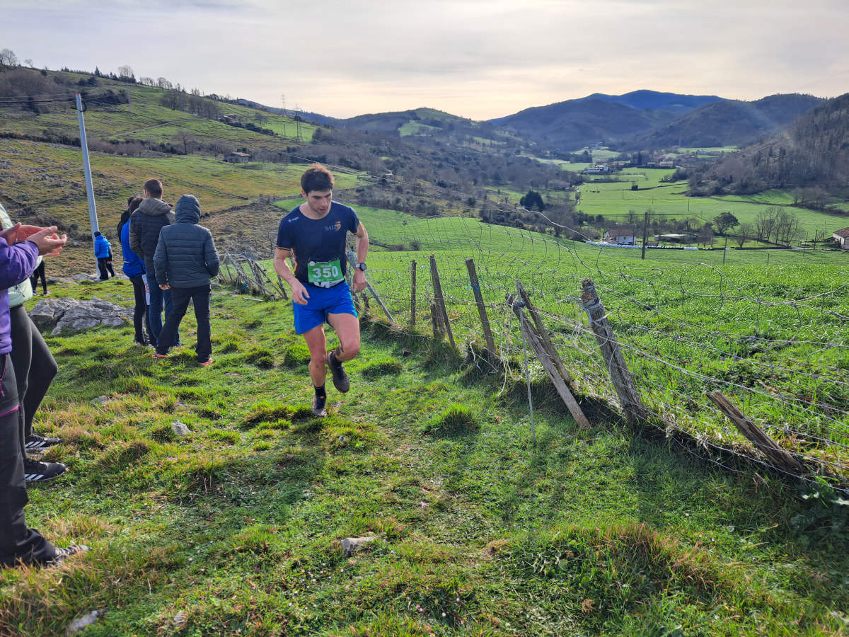 Ibai Angulo eta Ainara Urrutia izan dira azkarrenak Artzei bidea proban