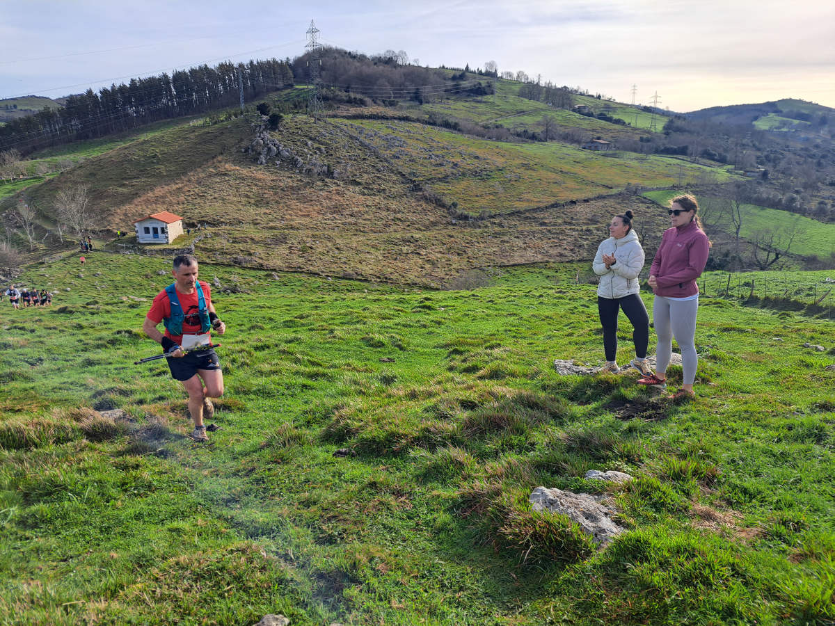 Ibai Angulo eta Ainara Urrutia izan dira azkarrenak Artzei bidea proban