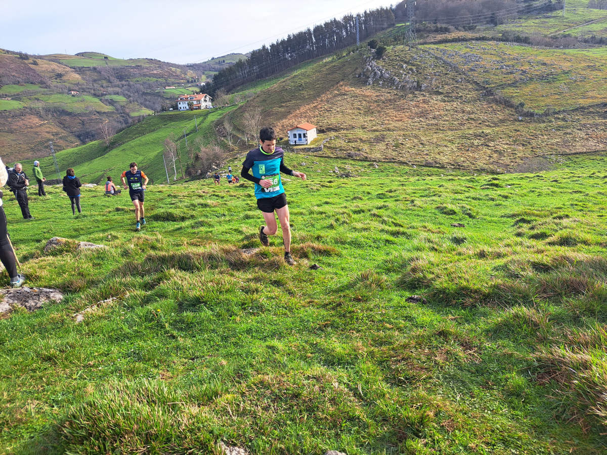 Ibai Angulo eta Ainara Urrutia izan dira azkarrenak Artzei bidea proban