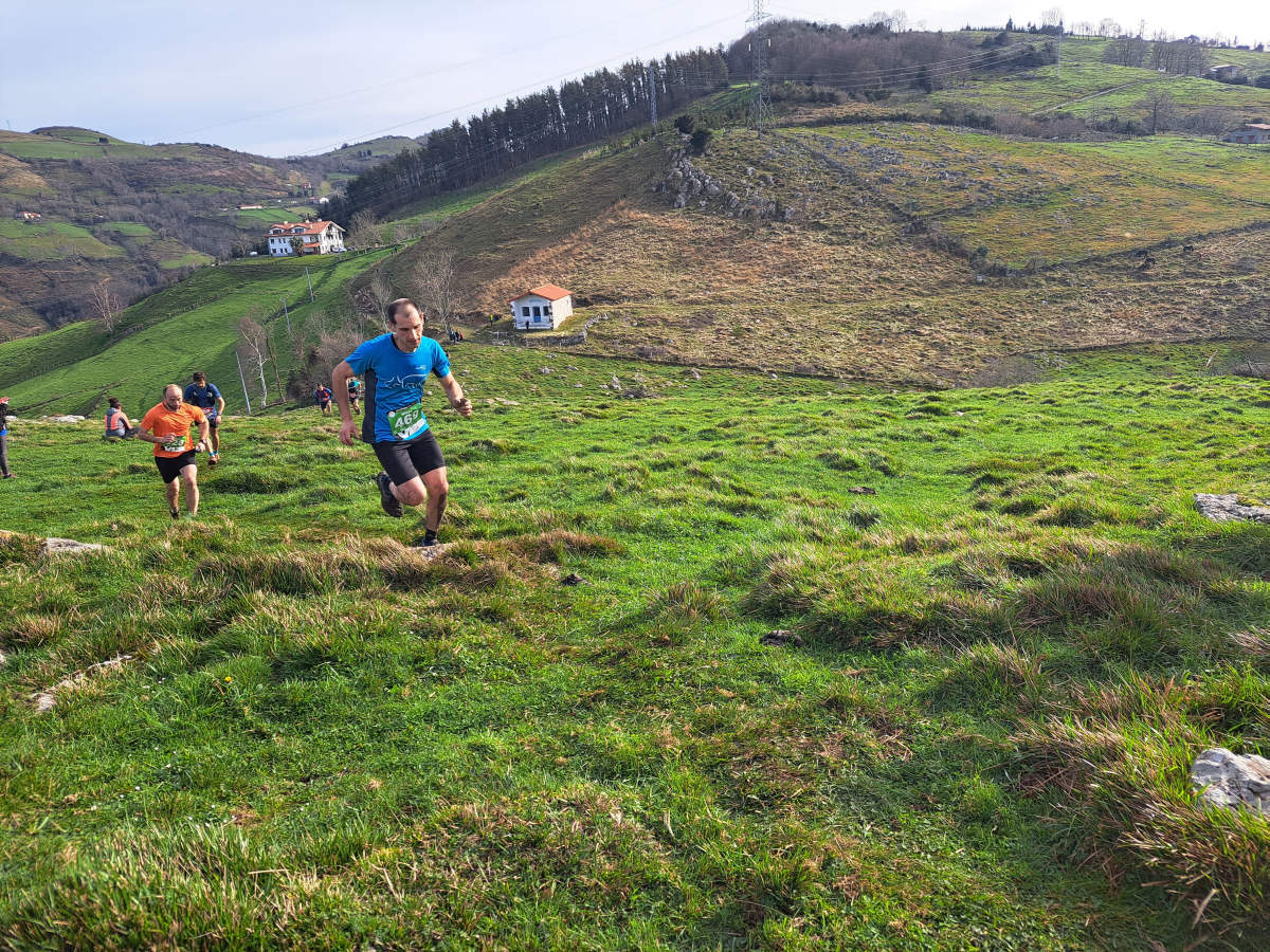 Ibai Angulo eta Ainara Urrutia izan dira azkarrenak Artzei bidea proban