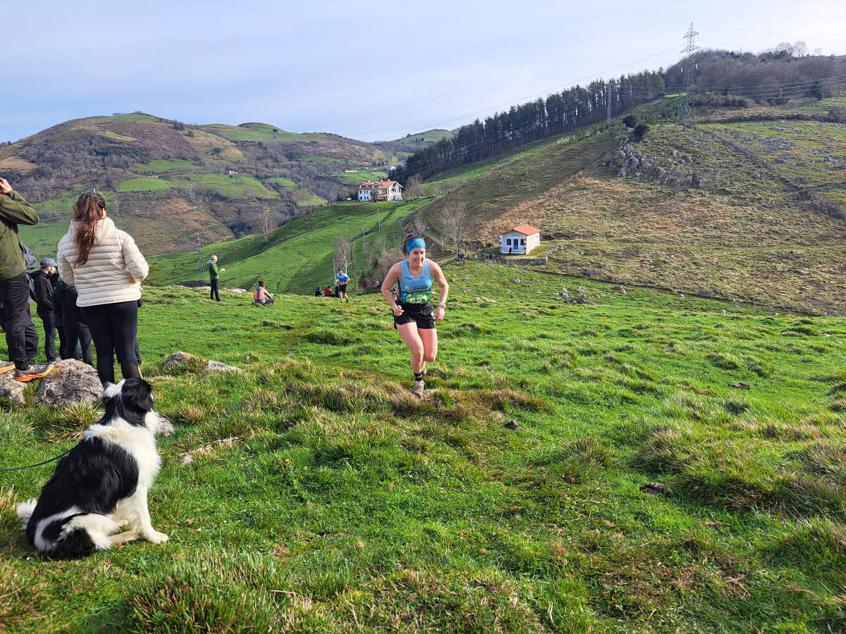 Ibai Angulo eta Ainara Urrutia izan dira azkarrenak Artzei bidea proban
