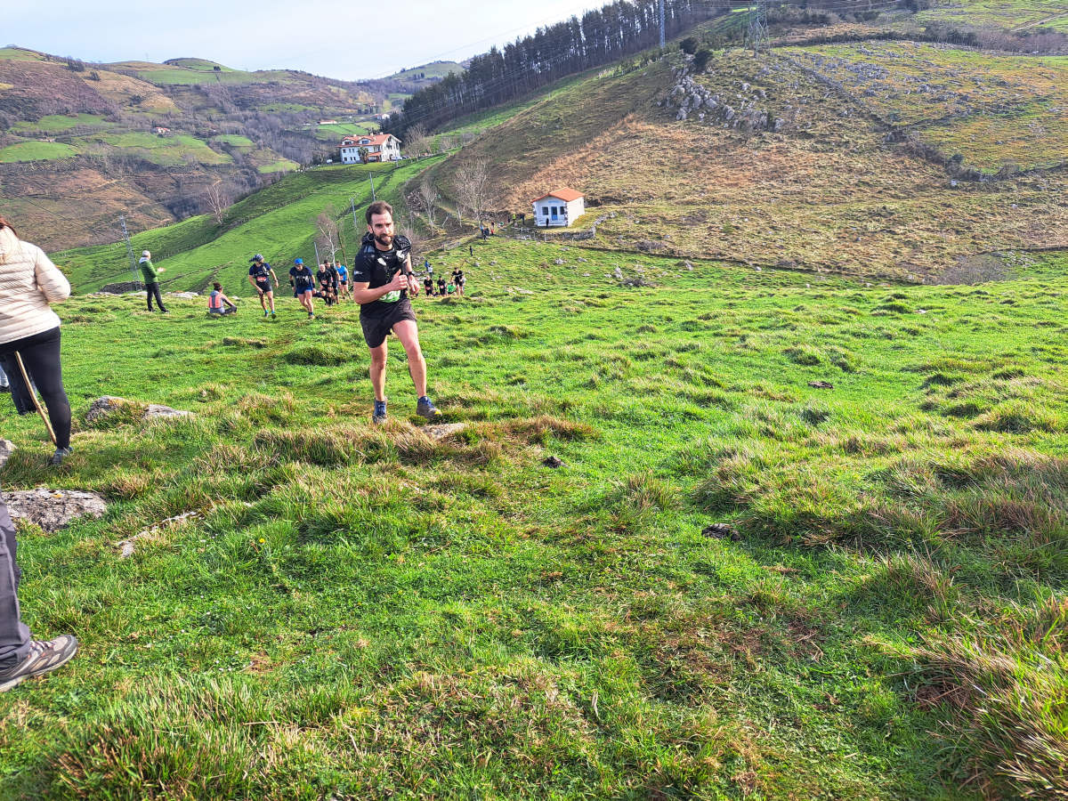 Ibai Angulo eta Ainara Urrutia izan dira azkarrenak Artzei bidea proban