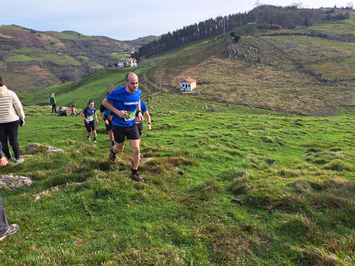 Ibai Angulo eta Ainara Urrutia izan dira azkarrenak Artzei bidea proban