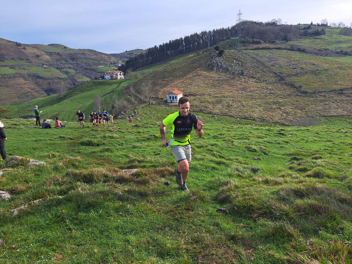 Ibai Angulo eta Ainara Urrutia izan dira azkarrenak Artzei bidea proban