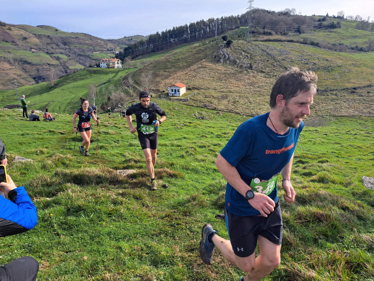 Ibai Angulo eta Ainara Urrutia izan dira azkarrenak Artzei bidea proban