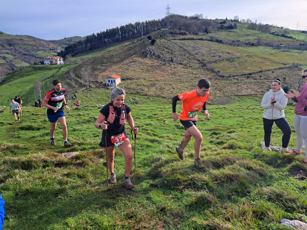 Ibai Angulo eta Ainara Urrutia izan dira azkarrenak Artzei bidea proban