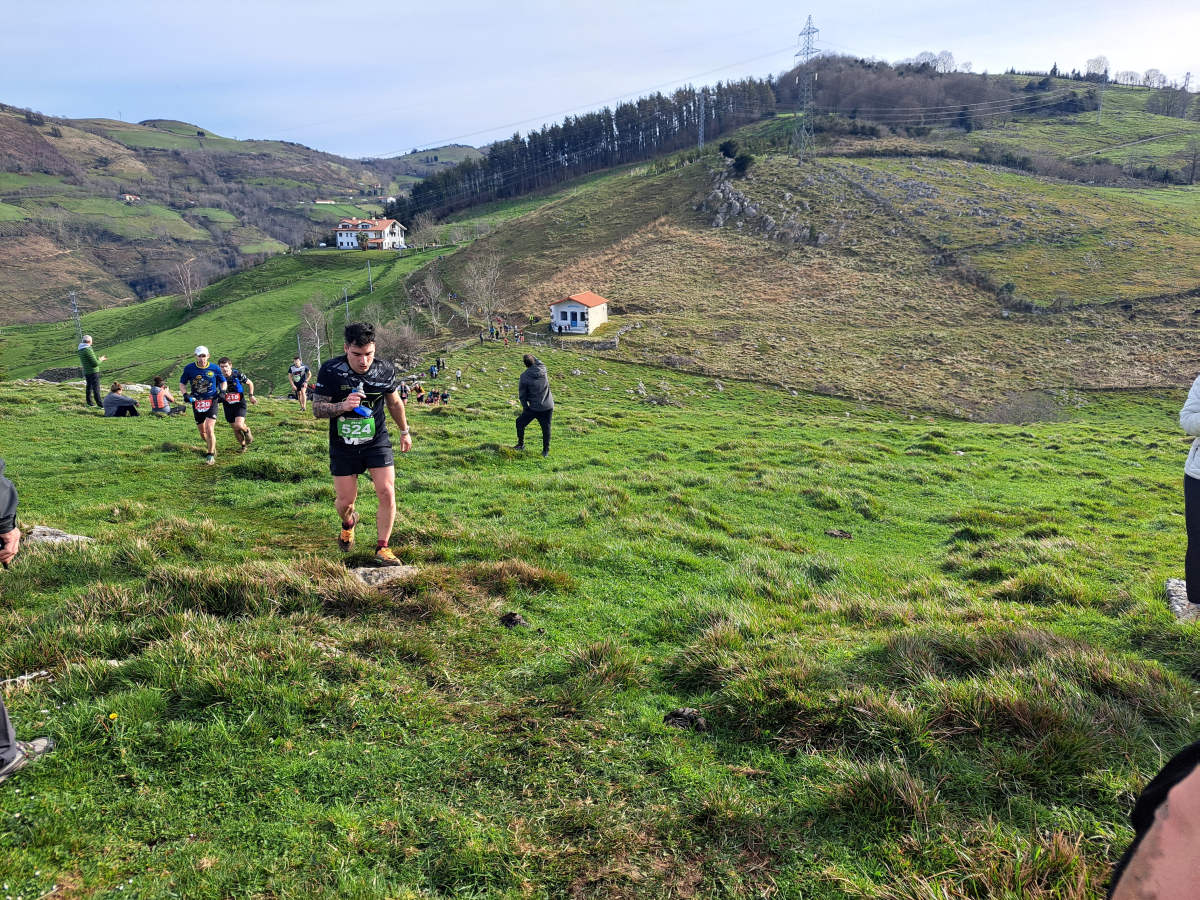Ibai Angulo eta Ainara Urrutia izan dira azkarrenak Artzei bidea proban