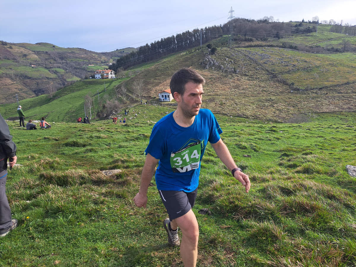 Ibai Angulo eta Ainara Urrutia izan dira azkarrenak Artzei bidea proban