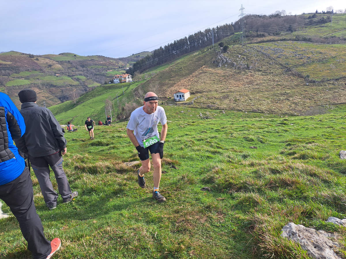 Ibai Angulo eta Ainara Urrutia izan dira azkarrenak Artzei bidea proban