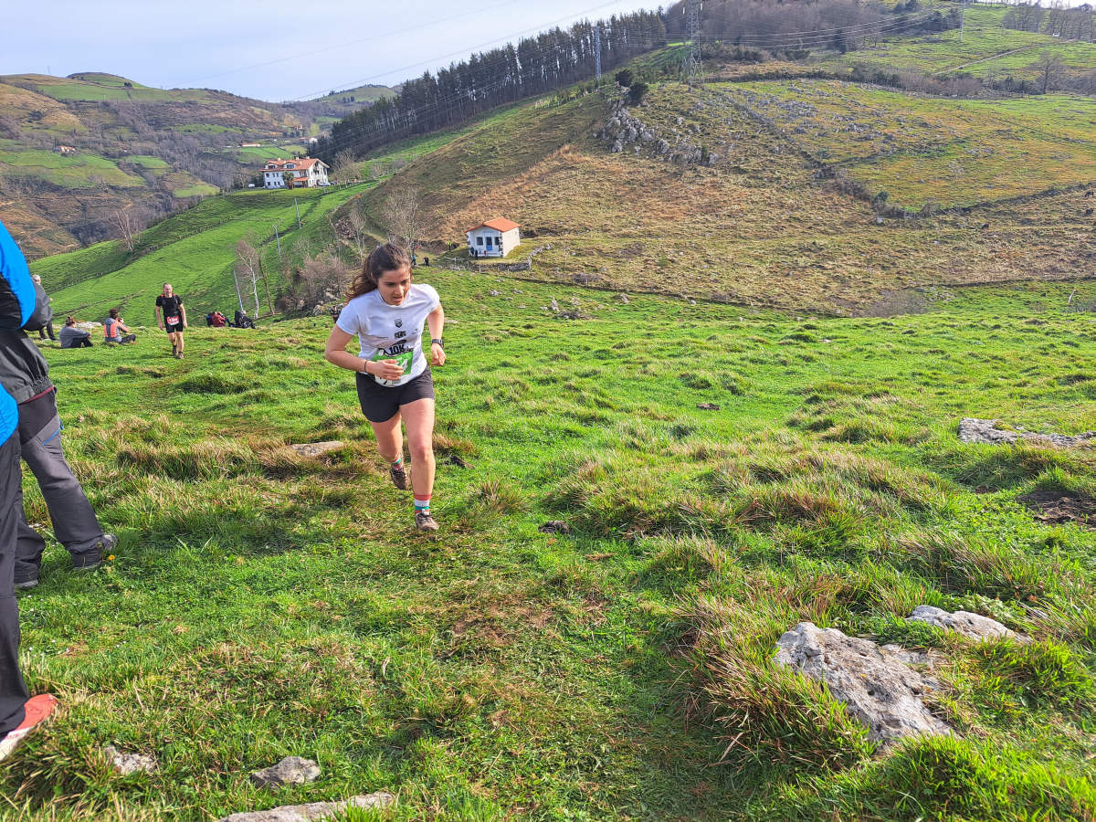 Ibai Angulo eta Ainara Urrutia izan dira azkarrenak Artzei bidea proban