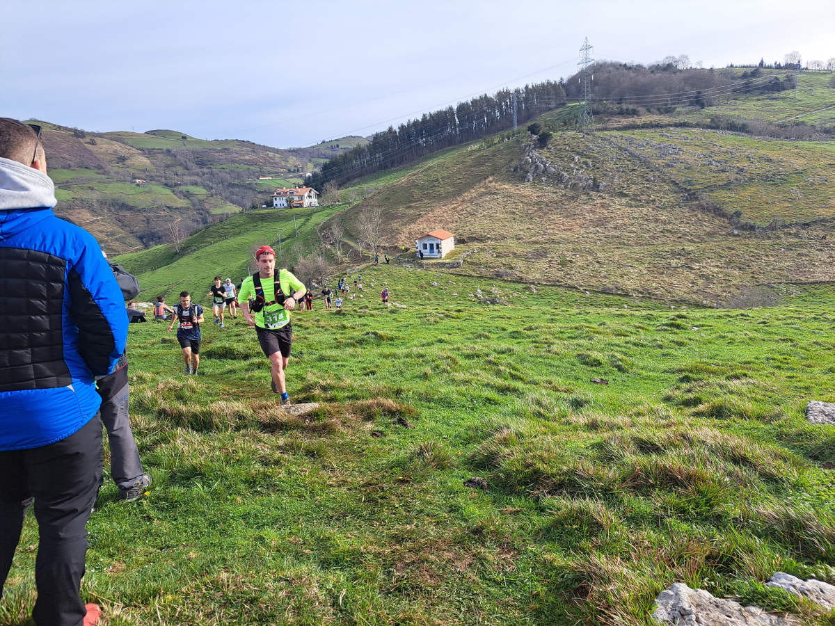 Ibai Angulo eta Ainara Urrutia izan dira azkarrenak Artzei bidea proban