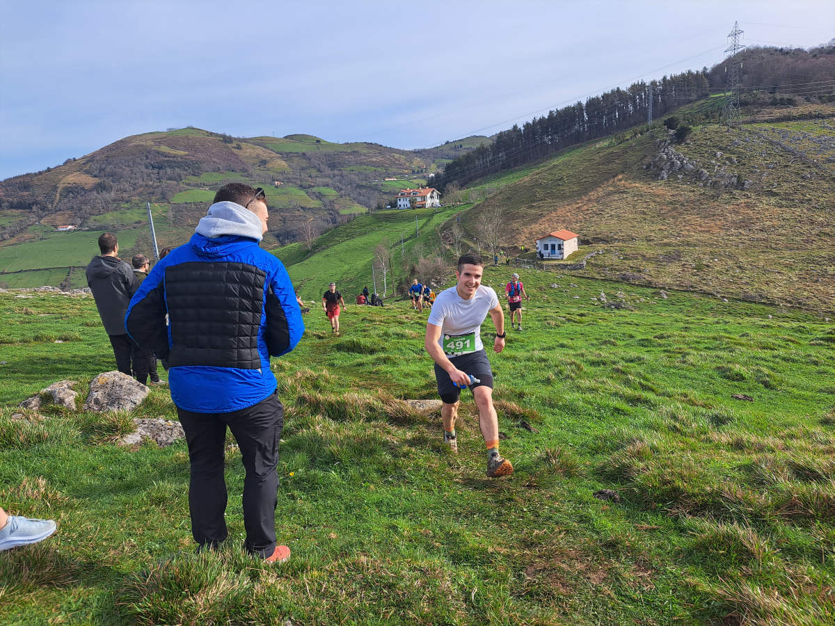 Ibai Angulo eta Ainara Urrutia izan dira azkarrenak Artzei bidea proban