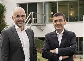 Xabier Egibar y Adolfo Plaza, director general y presidente de Laboral Kutxa, respectivamente