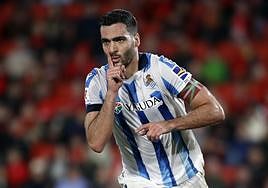 Mikel Merino realiza el polémico gesto tras su gol al Mallorca.